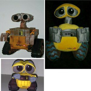 LOT Disney Store Exclusive Wall-E Robot Remote it's not include & 2 Wall-E Plush